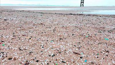 Hora de acabar con los pellets en las playas de la Costa Daurada