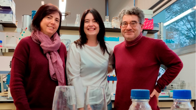 Parte del equipo que ha participado en el estudio. De izquierda a derecha, Cristina Reguant, Candela Ruiz de Villa i Nicolas Rozès, del Departament de Bioquímica i Biotecnologia de la URV.