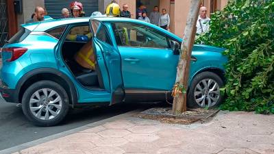Una conductora sufre un accidente en el Raval Sant Pere de Reus
