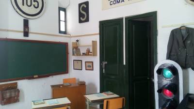 El pabellón que acogió la escuela en la colonia ferroviaria de Sant Vicenç de Calders.