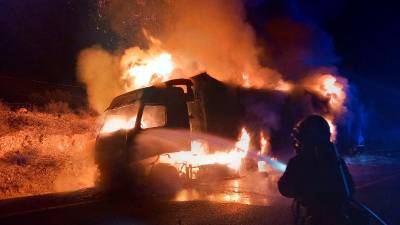 El incendio a la llegada de los bomberos. Foto: Bombers de la Generalitat