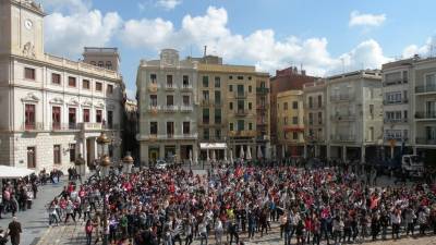 Imagen de la ´flashmob´ celebrada ayer en la plaza Mercadal. Foto: Centro Pau Casals