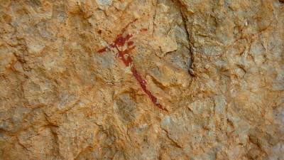 Una de las pinturas que forman parte del conjunto rupestre situado en diferentes cuevas del término de Vandellòs. Foto: DT