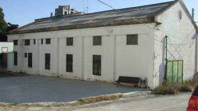 Este edificio funcion&oacute; como teatro y sala de fiestas del barrio.