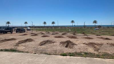 Denuncian los trabajos para un aparcamiento frente al mar en Cunit