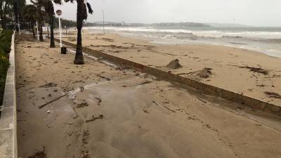 Imagen de la arena en el l&iacute;mite entre Cambrils y Salou. FOTO: Alfredo Gonz&aacute;lez