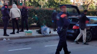 Los agentes han registrado dos coches en El Morell. Foto: À. Juanpere