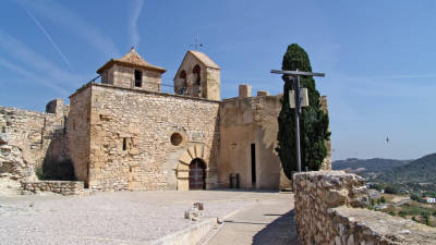 La iglesia rom&aacute;nica del castillo.