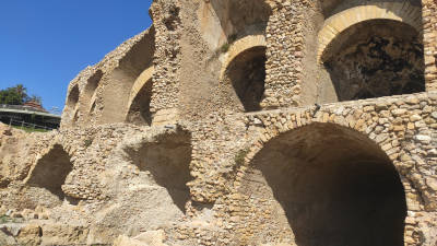 Una de las vistas de las bóvedas desde el costado de la playa del Miracle.&nbsp;FOTO. N.R