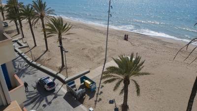 Los mossos denunciaron&nbsp;a un hombre que estaba en la playa el domingo.