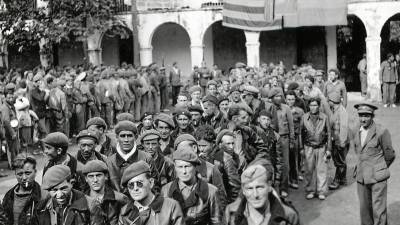 Homenaje del Ejército del Ebre a los voluntarios de las Brigadas el 25 de octubre de 1938 en L'Espluga de Francolí.