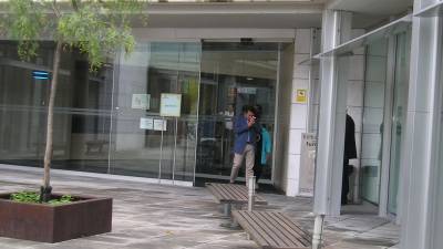 El concejal del PP José Barquier en el momento en que salía del juzgado. Foto: JMB