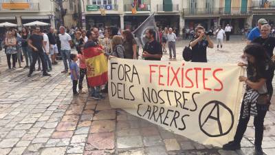 Los independentistas, en la pla&ccedil;a Mercadal. Foto: F.Gras