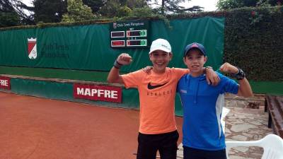 Aleix Pozo y Carlos Giraldi, campeones de Espa&ntilde;a de dobles alevines. FOTO:  Federaci&oacute; Catalana de Tennis