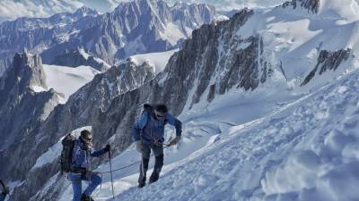Un momento de la ascensión al Mont Blanc, con Gerard Descarrega encordado a Òscar Cadiach. FOTO: Cedida