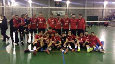 Los jugadores rojillos celebran la victoria. Foto: Cedida