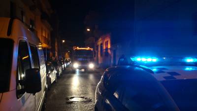 La Polic&iacute;a Local ha cortado la calle esta noche de martes en Torredembarra.