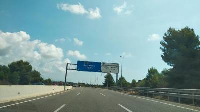 Los delincuentes hicieron caso omiso a las indicaciones de la patrulla. Foto: Àngel Juanpere