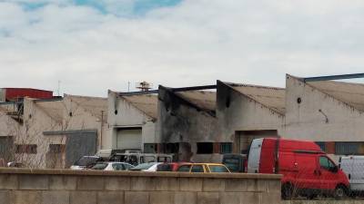 Un incendi destrueix de matinada set vehicles a Valls