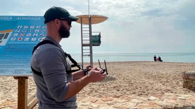 Un operador probando el dron. Foto: Cedida