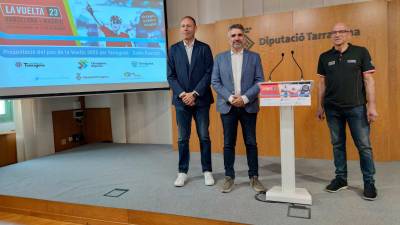 De izquierda a derecha. Berni Álvarez, Carlos Brull y Miquel Ángel Iglesias en la presentación de la etapa de la Vuelta con paso por Tarragona. Foto: cedida