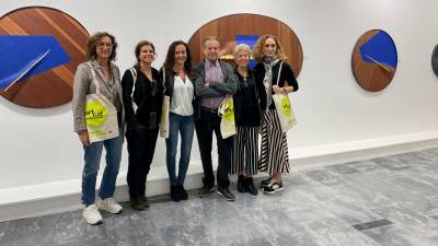 Pepa Quinteiro (Anquin’s), Mònica Ramon (GAC), Elena Juncosa (Fundació Mas Miró), Antoni i Dolors Pinyol (Galeria Antoni Pinyol) y Maribel Navarro (coordinadora Setmana de l’Art). FOTO: CEDIDA