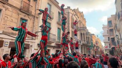 La Nova Muixeranga d’Algemesí, ahir, a l’Arboç. FOTO: Maria Fernández