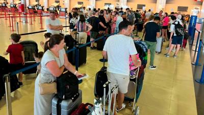 La incidencia ha tenido un fuerte impacto en los aeropuertos. Foto: Alfredo González