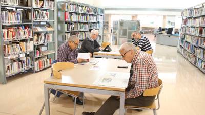 En 2018 se hicieron 1.890 carnets para nuevos usuarios en las dos bibliotecas municipales. FOTO: Alba Mariné