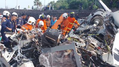 Imagen de los restos de los helicópteros tras el accidente. Foto: EFE