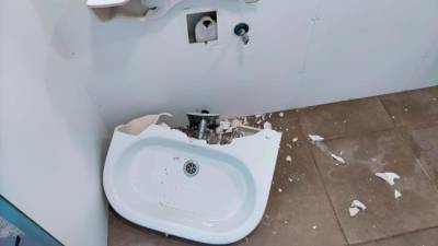 Destrozan lavabos públicos en las playas de Calafell