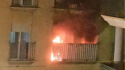 El balcón del primer piso de la calle Marinada de Roda de Berà. Foto: DT
