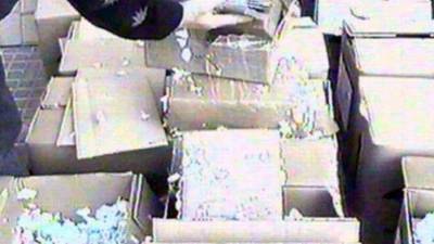 Cajas con la droga encontradas en uno de los registros policiales. Foto: DT