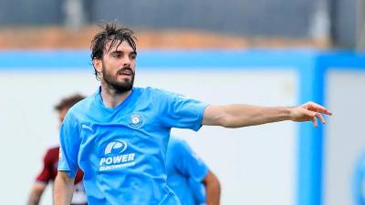 Eugeni Valderrama celebra un gol con el Ibiza durante la primera vuelta. foto: ud ibiza