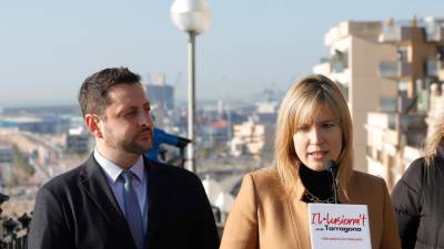 Rubén Viñuales y Montse Adan, este lunes, durante la presentación de la directiva del Port como la número ‘2’ del PSC. Foto: Pere Ferré