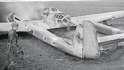 Un avión alemán abatido por el piloto tarraconense. Foto. ‘Ales Lleials’