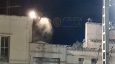 El humo en la subestaci&oacute;n de Sant Vicen&ccedil; de Calders. FOTO: POLICIA LOCAl VENDRELL