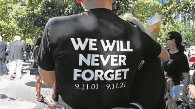 Numerosas personas llevaban camisetas alusivas al 11-S. FOTO: EFE