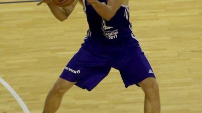 El pívot del CBT, Ferran Torres, durante un partido de esta temporada en el pavelló de El Serrallo. Foto: Lluís Milián