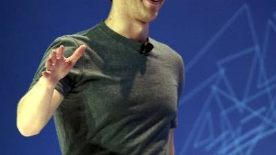 El creador de Facebook, Mark Zuckerberg al inicio de su conferencia en el Congreso Mundial de Móviles. Foto: efe