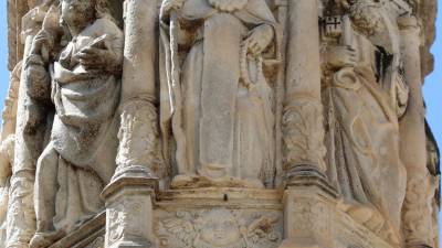 1604. Sant Magí esculpit a la creu de terme davant del Portal de Sant Antoni. foto: pere ferré
