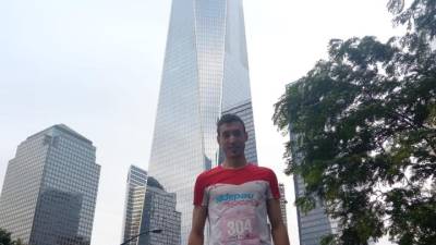 Mikel Besora, frente al Once World Trade Center neoyorkino.