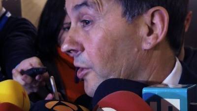 Otegi realiza una declaración a la prensa a su llegada al PE. Foto: EFE