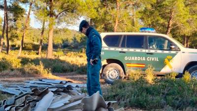 Encuentran un vertedero ilegal con toneladas de uralita en El Perelló