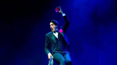 El mago italiano Julian de Rosa fusionará la magia de manipulación con el teatro cómico y gestual. Foto: Cedida