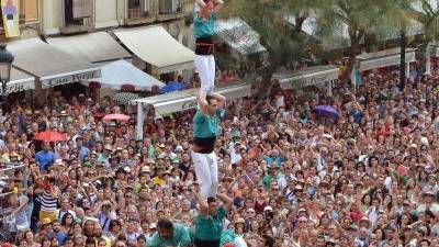 Quatre de nou amb l\'agulla completat pels Castellers de Vilafranca el Primer Diumenge de Festes 2014 a la Plaça de laFont. Foto: A. González