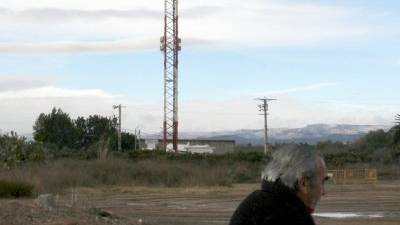 Una antena de telefonía móvil instalada en Vila-seca. Los ingenieros en Telecomunicaciones reclaman más infraestructuras. Foto: Lluís Milián
