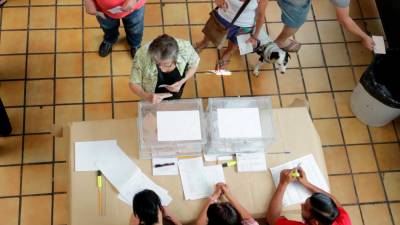Mesa electoral de Tarragona en las elecciones de 2016. Foto: L. Milián/DT