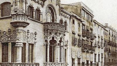 Imatge de la Casa Navàs anterior al bombardeig. FOTO: Ediciones Lucien Roisin-Fons postals de Reus, CIMIR