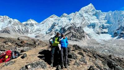 Joan Ceperuelo y Miguel Angel Roldán, en el campo base del Everest. Foto: Cedida